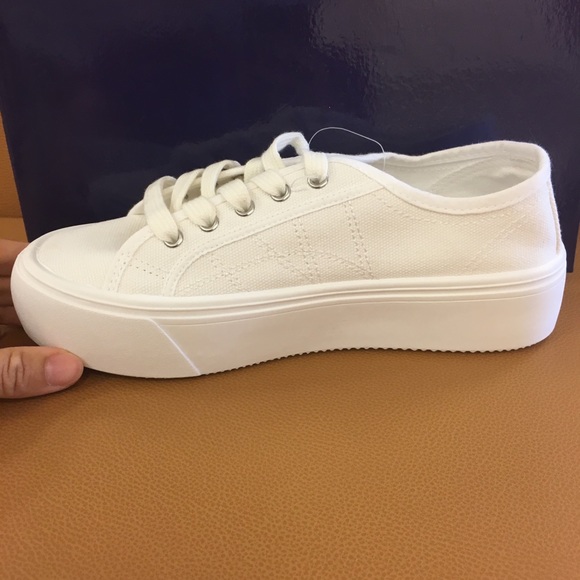 Madden Girl Shoes - 🤍Madden Girl Creamy White Sneaker🤍